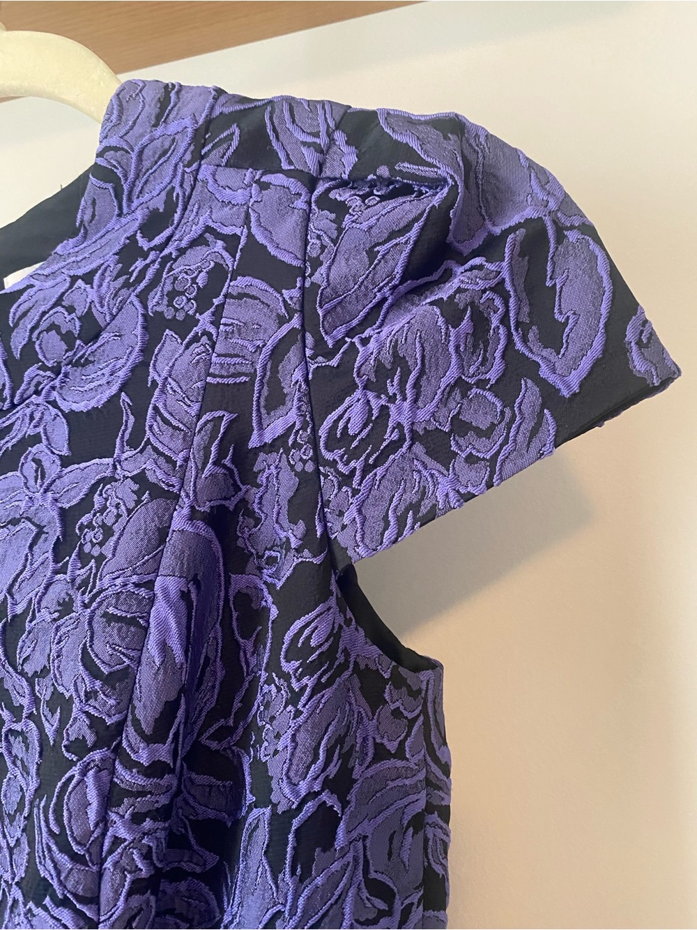 Carmen Marc Valvo Black and Purple Floral Jacquard Sheath Dress - Picture 3 of 10